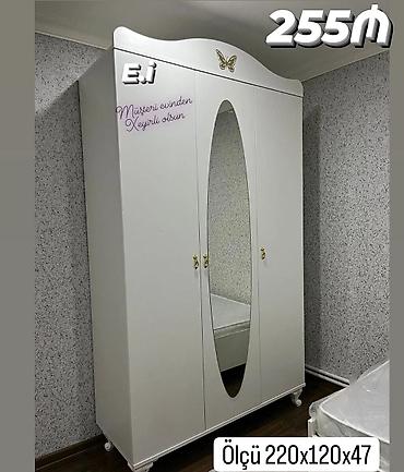 mini skaf: Ağ rəngli 3 qapılı şkaf – klassik dizayn, üst hissədə dekorativ — 1