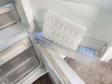 холодильники мини: Холодильник Indesit, Б/у, Двухкамерный, No frost — 8