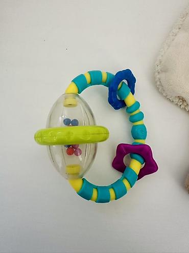 plisani: Set igračaka za bebe – zvečke i mazilica Set uljučuje: C&A — 4