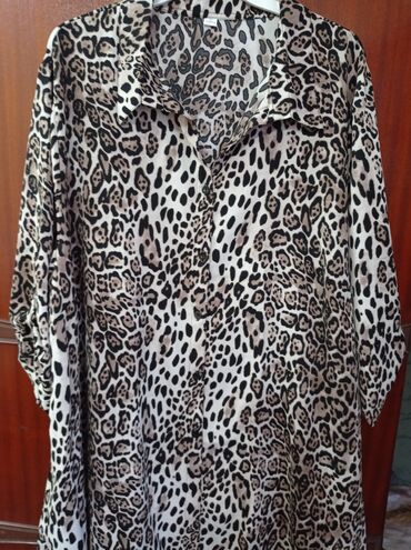 женские летние блузки классические: Блузка, Леопардовый принт, Удлиненная модель