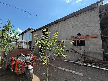 Продажа коттеджей и домов: 🏡 Продаётся капитальный кирпичный дом в центре города 📍 Локация — 12