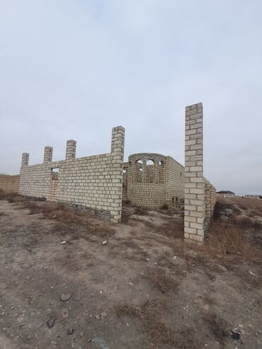 mansarli heyet evleri: 4 otaqlı, 4000 kv. m, Kredit yoxdur, Təmirsiz
