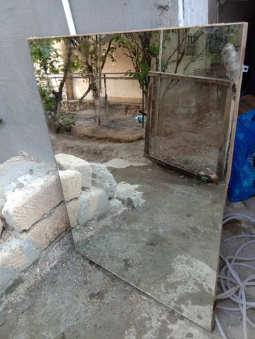Salon divarı üçün güzgü. Çatı, qırığı YOXDUR. Ölçü - 1 m.15 sm -