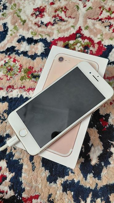 iphone cs max: IPhone 7, цвет Gold (золотой) - Экран 4.7" Retina HD (1334×750), True — 2
