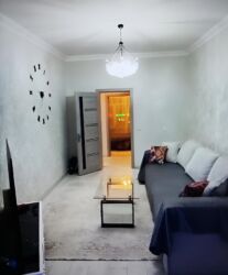 Uzunmüddətli kirayə mənzillər: Gənclik metronun yanı, 5 mərtəbəli binanın 4-cü mərtəbəsində 2 otaqlı — 8