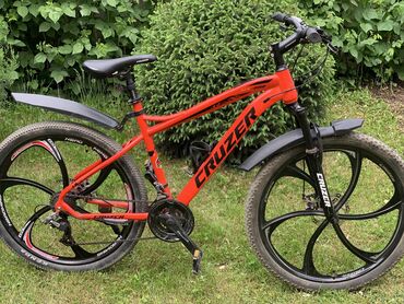 красная футболка: Горный велосипед cruzer родом из германии🇩🇪 скоростей - 11 рама сталь