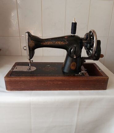 ручная швейная машинка старого образца: Швейная машина Ручной