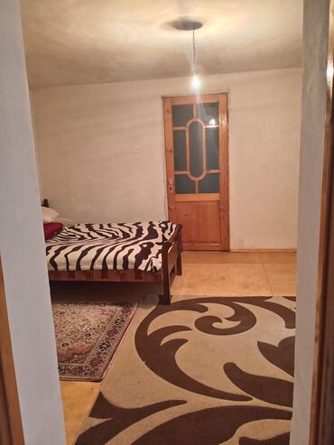 xacmaz kirayə ev: Zabrar 1 Qayinin arxasinda Kerpic zavod da yola yaxin 3 otaqli heyet