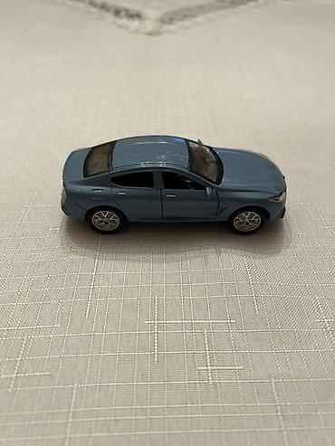 Uşaq dünyası: Masaüstü kolleksiya üçün metal oyuncaq maşın maketi - Tip: sedan — 4