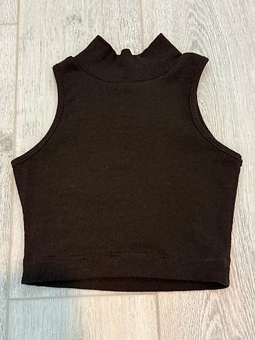 Qadınlar üçün qolsuz qehveyi crop top - Rəng: qehveyi - Model