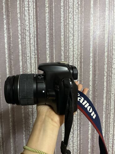 video kamera canon: Satılır 600m əlavə məlumat üçün yazın təcili satılır CANON EOS 1100D