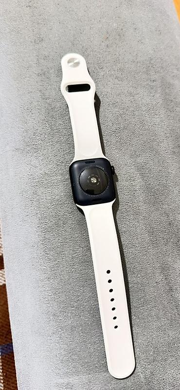 airpods pro 6: Apple Watch Series SE (40 mm) – qara korpus, ağ silikon qayış — 4
