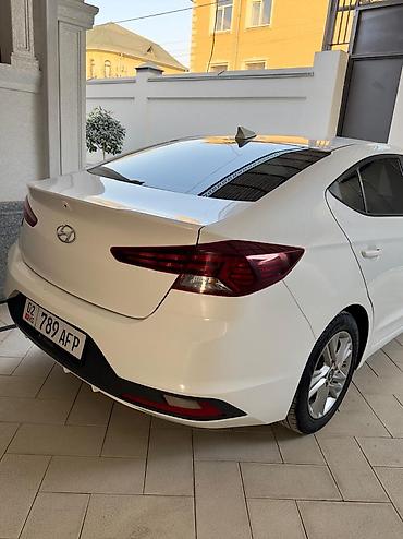 Hyundai: Hyundai Elantra: 2019 г., 2 л, Автомат, Бензин, Седан — 4