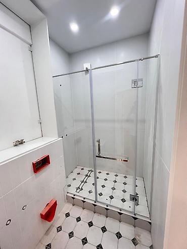 Душевые перегородки и ограждения: Стеклянные прямые душевые перегородки из закаленного стекла. Тип — 1