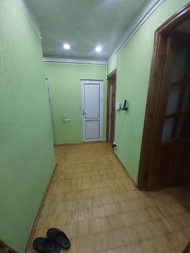 qebelede ev satilir: Bakı, 4 otaqlı, Köhnə tikili, 85 kv. m — 7