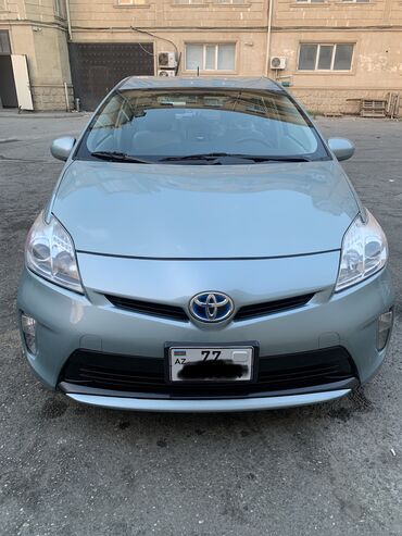 motor satışları: Toyota Prius: 1.8 l. | 2013 il | Sedan