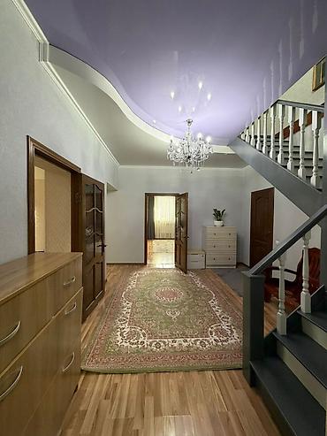 Продажа коттеджей и домов: 🏡 **Продаётся 2-этажный дом в ж/м Ак-Ордо** 🛏 **7 комнат** 📐 Площадь — 2