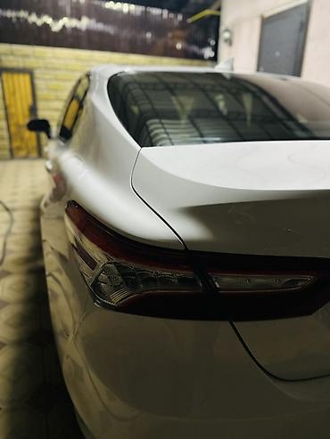 продаю юто: Toyota Camry: 2020 г., 2.5 л, Автомат, Гибрид, Седан — 2