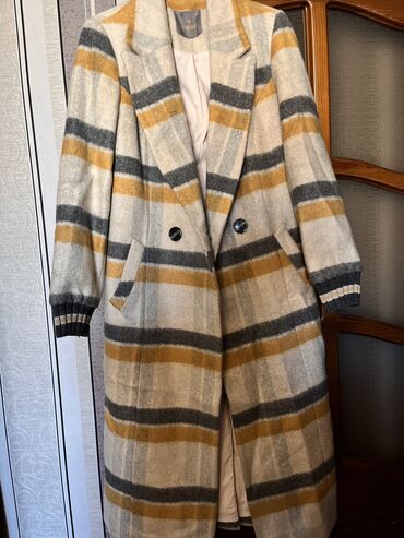 пальто зимнее: Palto 150 manata alınıb cəmi bir dəfə geyinilib dar olduğu üçün