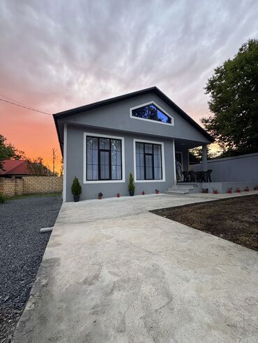 Günlük kirayə evlər: 100 kv. m, 4 otaqlı, Su, Kanalizasiya, İşıq — 10