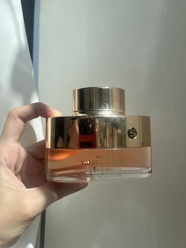 adore parfum: Duxu 2-3 defe istifade olunub. Iyi mene dushmediyi ucun satiram