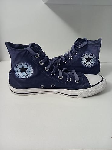 Ayaqqabılar: Converse Chuck Taylor 
5ay evvel 93dollara alinib tam orginaldir — 2