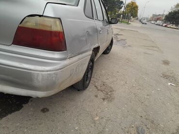 Daewoo: Daewoo Nexia sedan - Kuzov: 4 qapılı sedan, gümüşü rəng - Nömrə: AZ — 5