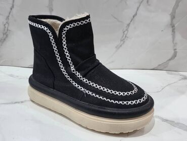 Čizme: Čizme, 38 — 22