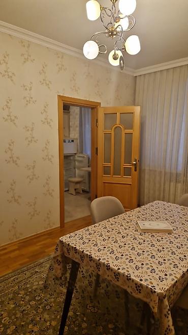 7ci mk: Kirayə 2 otaqlı, tam mebelli və texnikalı mənzil. - Qonaq otağı — 5