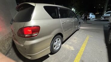 Toyota: Toyota Ipsum: 2001 г., 2.4 л, Автомат, Бензин, Минивэн