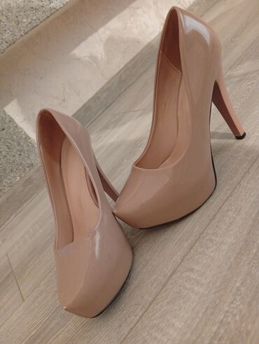 qaqa stili: Qadın ayaqqabısı – klassik stiletto - Rəng: nude/bej - Material