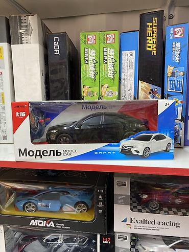 маленький машинка: Модель автомобиля Camry в масштабе 1:16. Игрушечная модель выполнена — 1