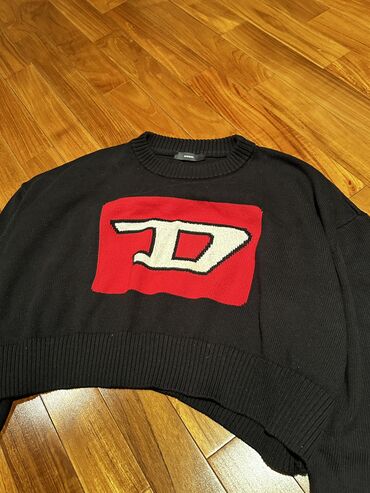 qabarıq qadın tolstovkaları: Diesel sweater s razmer qisa modeldir