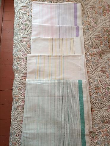 Комплекты постельного белья: В связи с отъездом продаю недорого постельное белье б/ у: наволочки-50 — 18