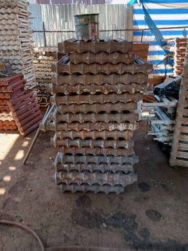 Радиаторы: Секции чугунных радиаторов отопления в большом количестве. Подходят — 11