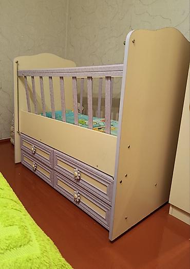 lovhə: Uşaq beşiyi – çekmecəli model - Rəng: krem və açıq bənövşəyi tonların — 1