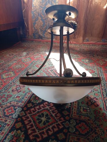 Vazalar: Çılçıraq, 1 lampa, Keramika