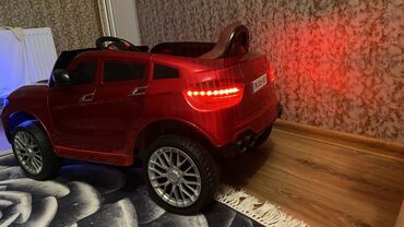 cilek uşaq ayaqqabilari instagram: Uşaq üçün elektrikli minik maşını – parlaq qırmızı gövdə, krossover