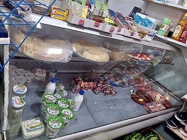 Soyuducu avadanlığı: - Üfüqi ön şüşəli, geniş xidmət bölməsi - Daxili rəflər və məhsul — 1