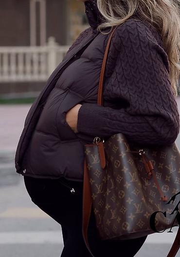 безрукавка женская короткая: Женская утеплённая куртка-жилет с трикотажными рукавами - Цвет — 2