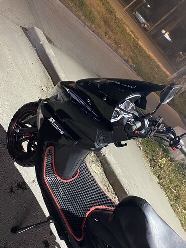 Скутеры: Макси-скутер Yamaha, 175 куб. см, Бензин — 5