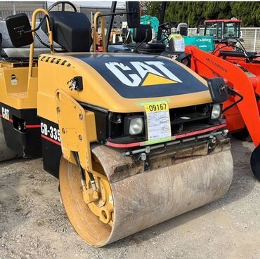 ручной каток для асфальта: Каток дорожный CATERPILLAR CB335D из Японии: Вес 3,6 тонн