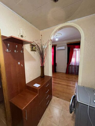 Uzunmüddətli kirayə mənzillər: Elaqe yalniz WhatsApp. Ev bosdu yaxinlasib baxmag olur. 2 otaga — 4