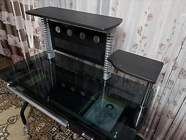 Компьютерные столы: Компьютерный стол с черной стеклянной столешницей и металлическим — 5