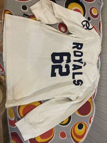 Köynəklər: Rubashkalar,ag ve mavi, next ve dolce,3-5 yasha,heresi 10 m.Dolce — 7