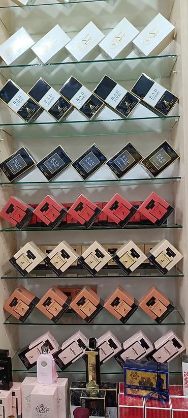 parfum vitrine: Məhsul: Ətirlər və ətir dəstləri geniş seçimi Təsvir: - Şüşələnmiş — 2