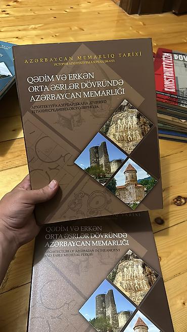 Digər: Memarlığa aid kitablar satılır. Yenidir, istifadə edilməyib. Üç dildə — 11