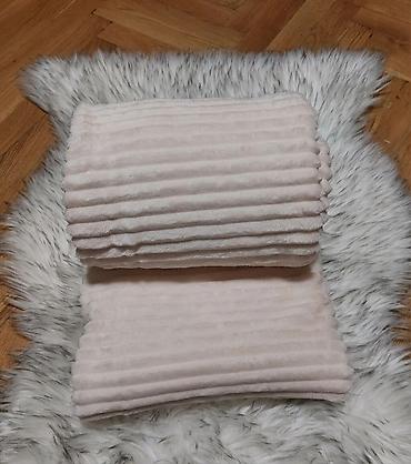 Ćebad i pokrivači: Mekane dekorativne prekrivače/ćebad sa reljefnim (rebrastim) dezenom — 1