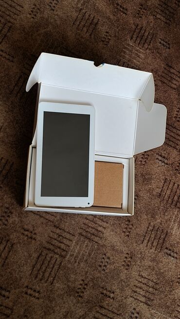 Electronics: Tablet 7 inca sa papirima I kutijom nov skoro nije koriscen 4 meseca