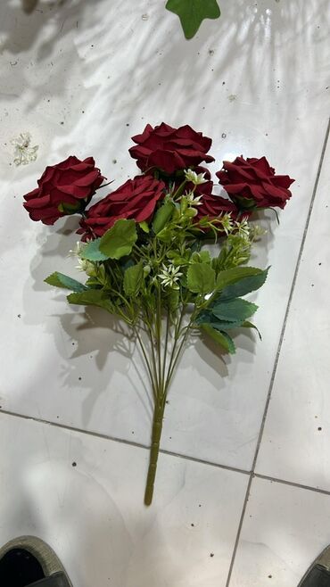 Süni güllər: Məhsul: Süni gül buketləri və kompozisiyalar Təsvir: - Realistik — 11